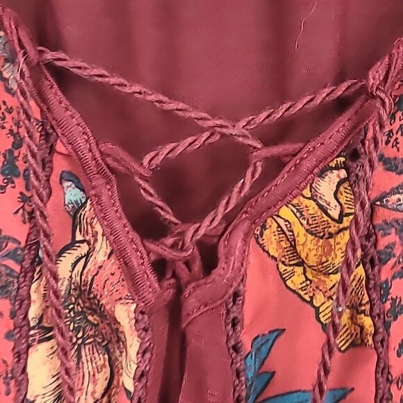 Maurices Plus 1X 16/18 Sleeveless Mixed Media Floral Blouse Tassel Lace Up Top - Picture 4 of 9